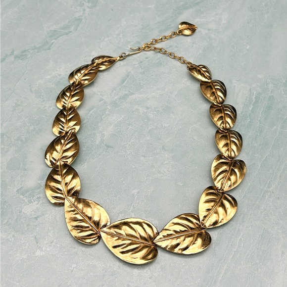 Vintage Circa 1955-1970 TRIFARI TM Gold Tone Large Leaf Choker Necklace 16-18” - Picture 2 of 15